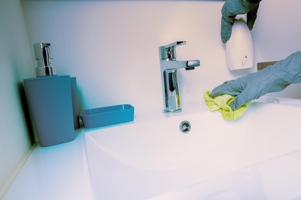 Local cleaning services in Laval and Montreal tidying a residential living room